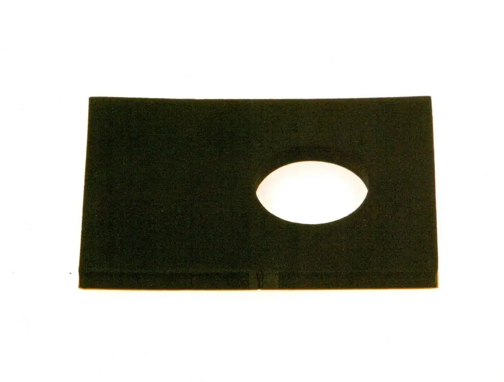 Schwarzes Dichtungsstück mit ovalem Ausschnitt, hergestellt von Bosch. Das Produkt hat eine flache, rechteckige Form.